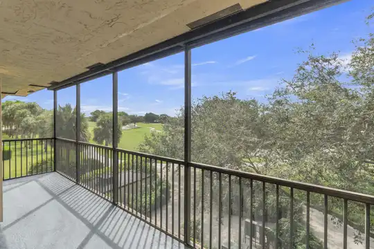 200 Jacaranda Country Club Dr unit 3c