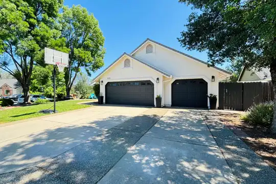 555 Reddington Dr