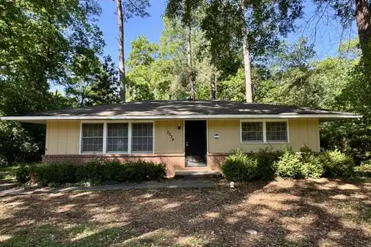 2534 Huntington Dr