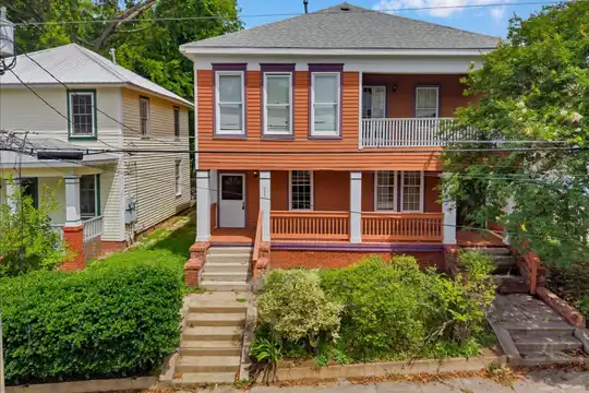 957 New St