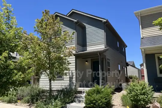1208 Hummingbird Cir